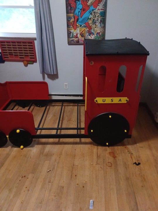 Kids Train Bed
