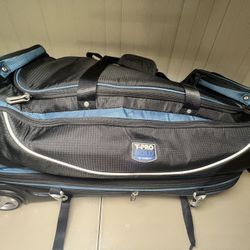 Travelpro T-Pro Bold Softside 29" Expandable Rollaboard Upright Luggage W/defect. Please read before purchasing. The luggage is in overall good shape 