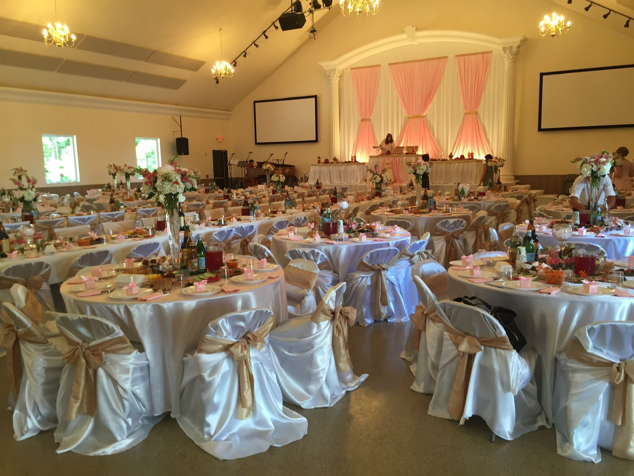 White Silk round Tablecloths And Chair Covers
