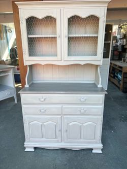 Shabby Chic hutch