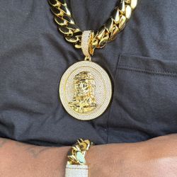 Super heavy and hand polished gold Miami Cuban necklace bracelet and Jesus pendant🌟🌟🌟