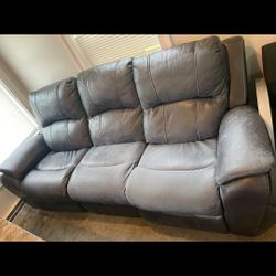 RECLINING SOFA COUCH MUST GO ASAP MAKE OFFER