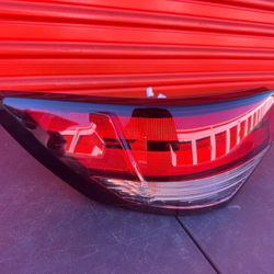 2020-20 22 Nissan Sentra Driver Side Left Outer Tail Light Assembly OEM