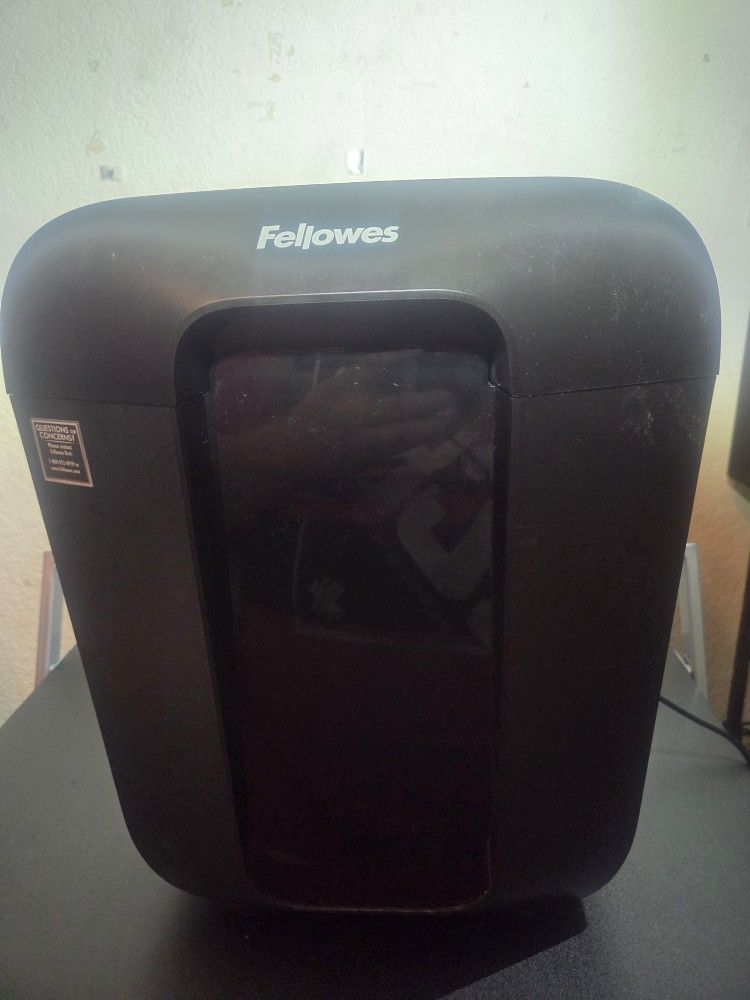 Paper Shredding Machine.  Heavy Duty.      Hablo Español Se Vende Tritudaroda De Documents Y Cartas