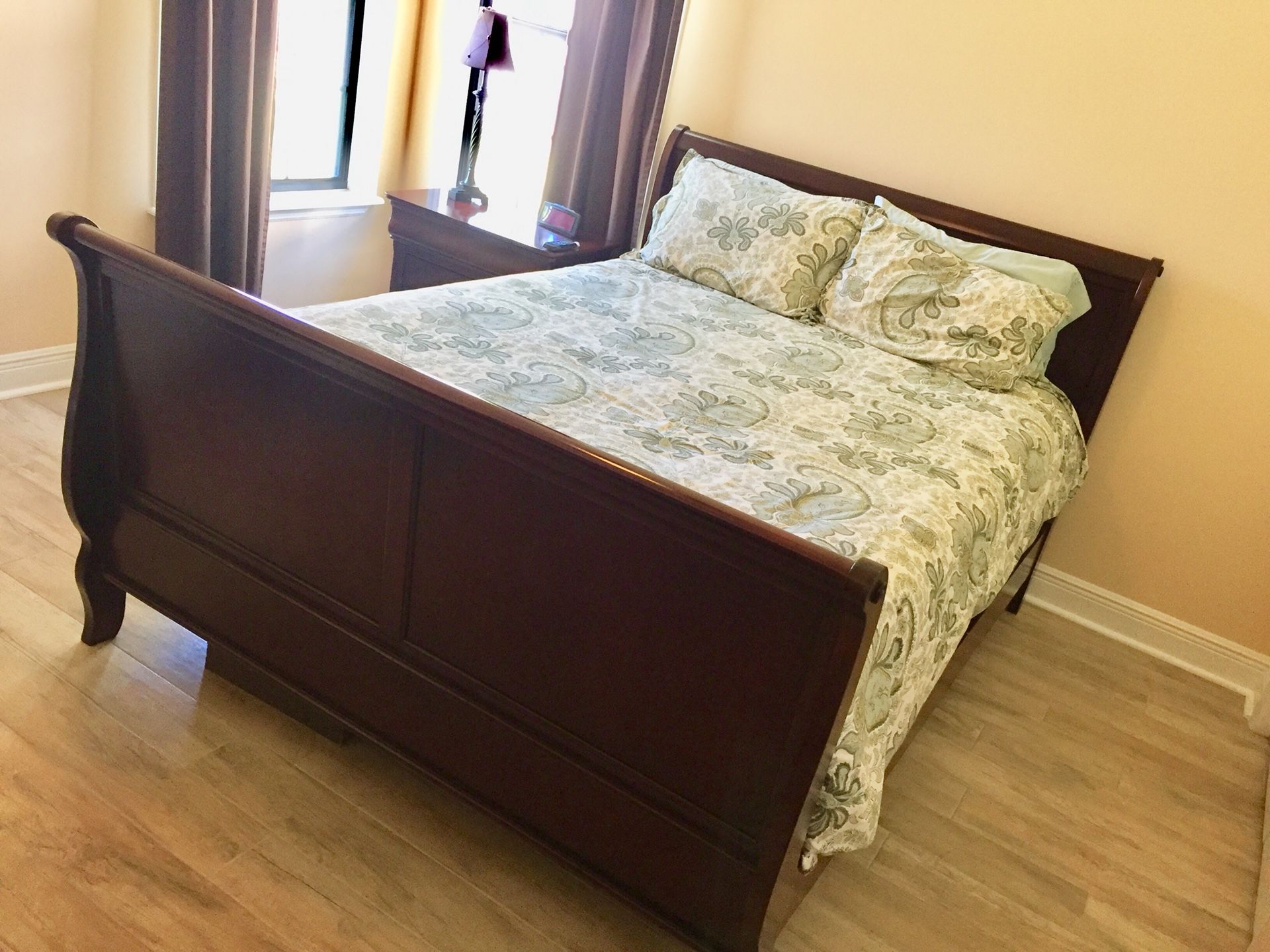 Bedroom set. Bought from Havertys. Marseille collection. for Sale in