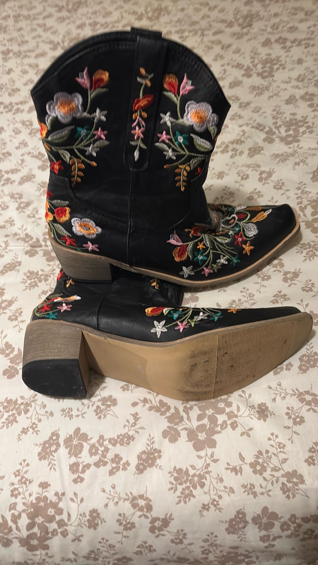 Women’s Boots Size 81/2
