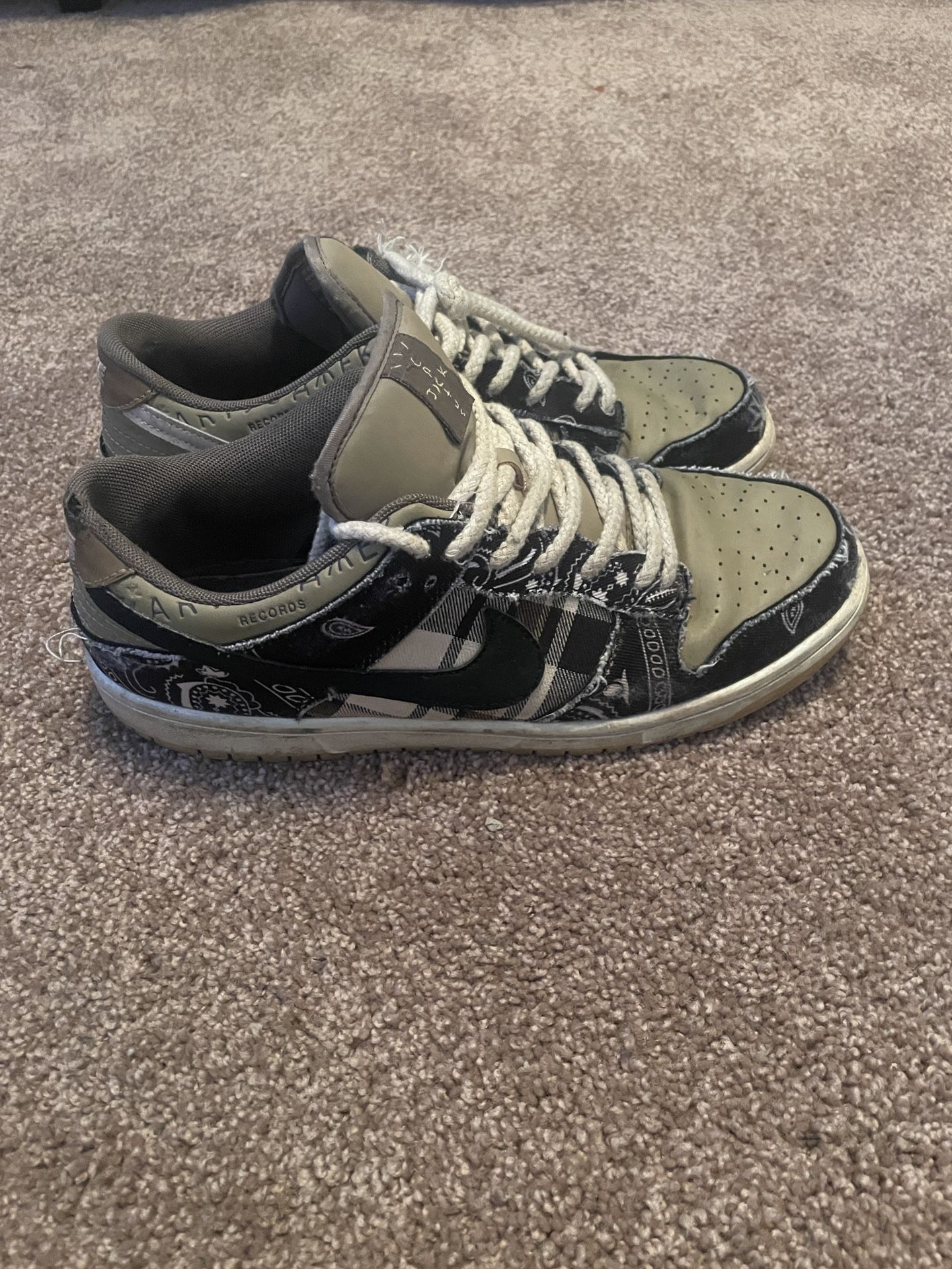 Nike dunks travis scotts