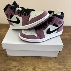 Jordan 1 Mid SE ‘Light Mulberry’ size 6.5W/5M