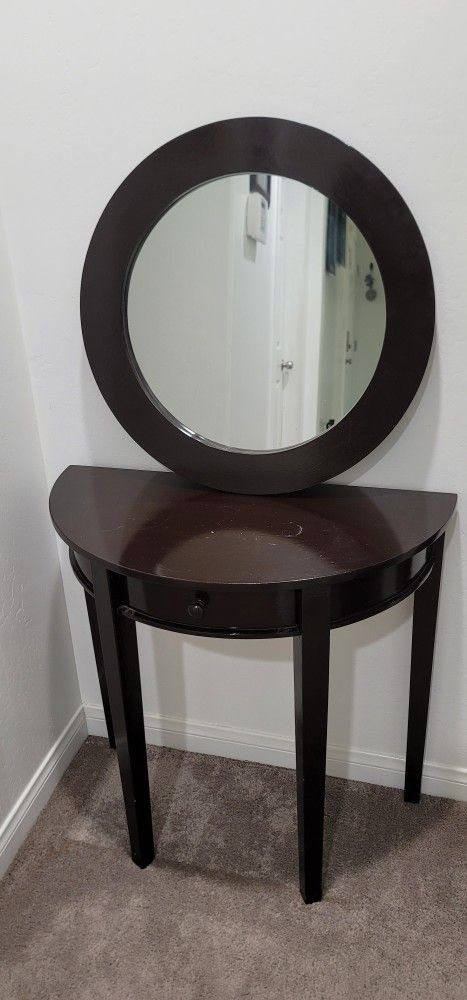 Entry Table W/ Mirror