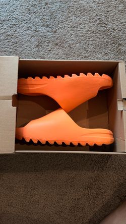 Adidas Yeezy Slide “Enflame Orange”