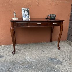 Colonial style desk