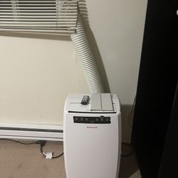 Honeywell MN10CESWW 10,000 BTU Portable Air Conditioner