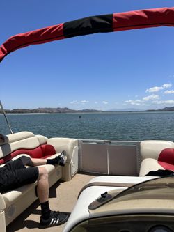 2002 27’ Jc Tritoon Pontoon