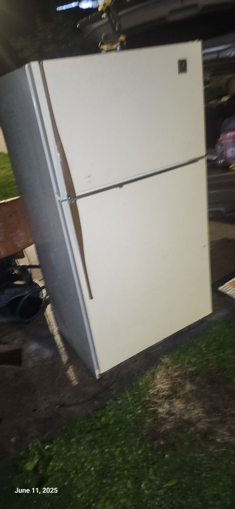 GE Refrigerator Older