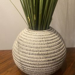 28* Artificial Grass In The Textured Ceramic Pot