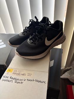 Women’s Nike size 6 1/2