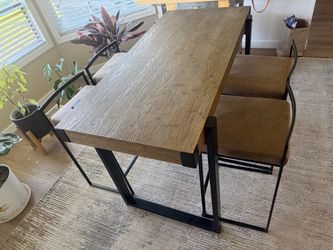 Dinning room table