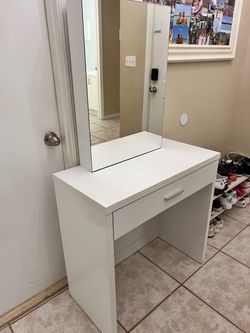 Makeup vanity