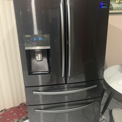 Lg French four-door refrigerator with ice and water dispenser
