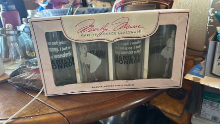 Se 4 Marilyn Monroe glassware