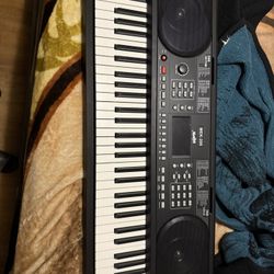 A Moukey Mel-200 Electric Piano 