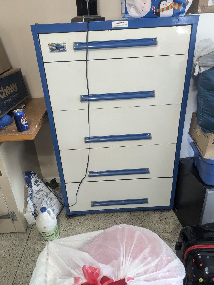 Metal Cabnit It's Great For Work Shop Or Garage