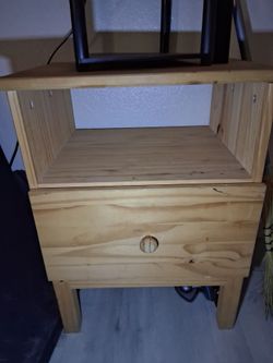 2 matching night stands