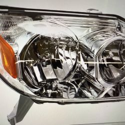 2004 Toyota 4Runner Right head light 