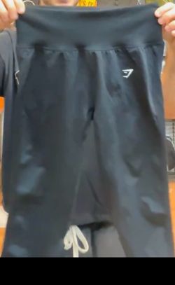 Gymshark bundle 5 pcs for $100 Athletic tights size large and top is medium