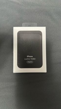iPhone MagSafe  Apple Wallet 