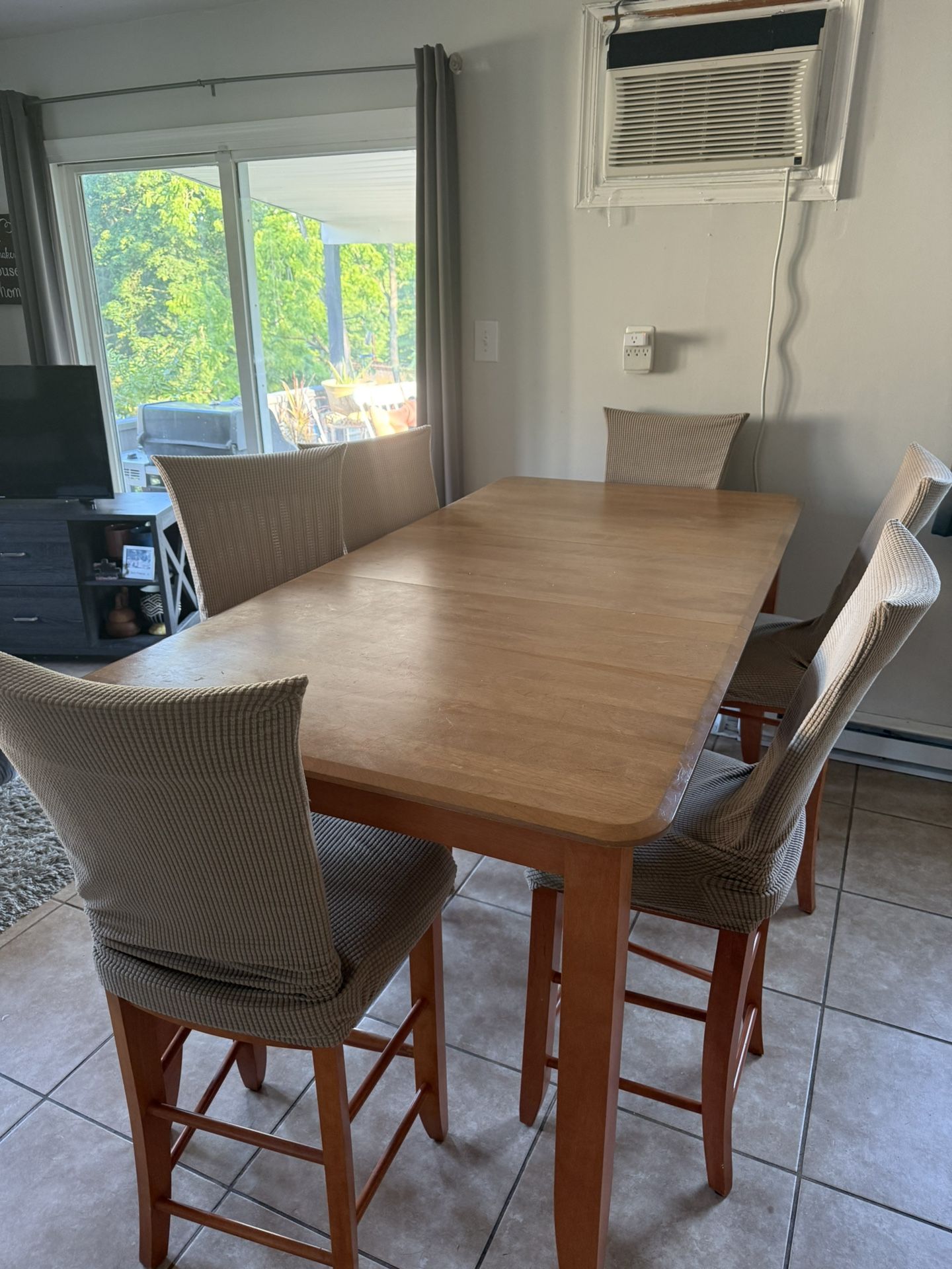 Kitchen Table And 6 Chairs 
