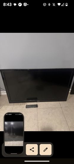 40" Sanyo / Stand And Remote Includes Attached Wall Mount 