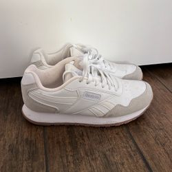 women’s reeboks size 7