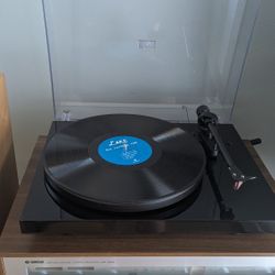 Pro-Ject Debut Carbon Record Player