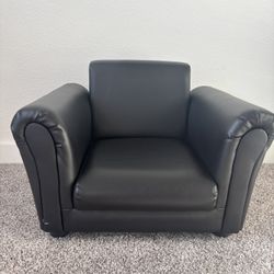 BLACK FAUX LEATHER TODDLER CHAIR 