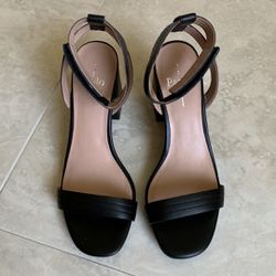 $129 Size 7 Linea Paolo Black Sandals Heels