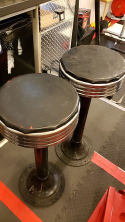 To diner stools