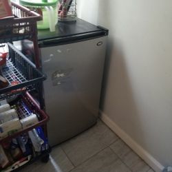 Mini Fridge/Freezer 