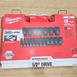 Milwaukee 19 Pcs Socc