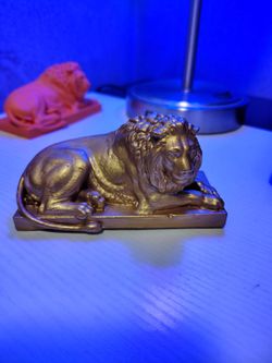 Gold lion