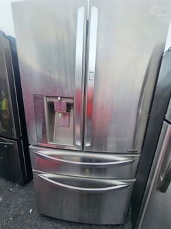 LG 4 door refrigerator/3 months of warranty and free local delivery