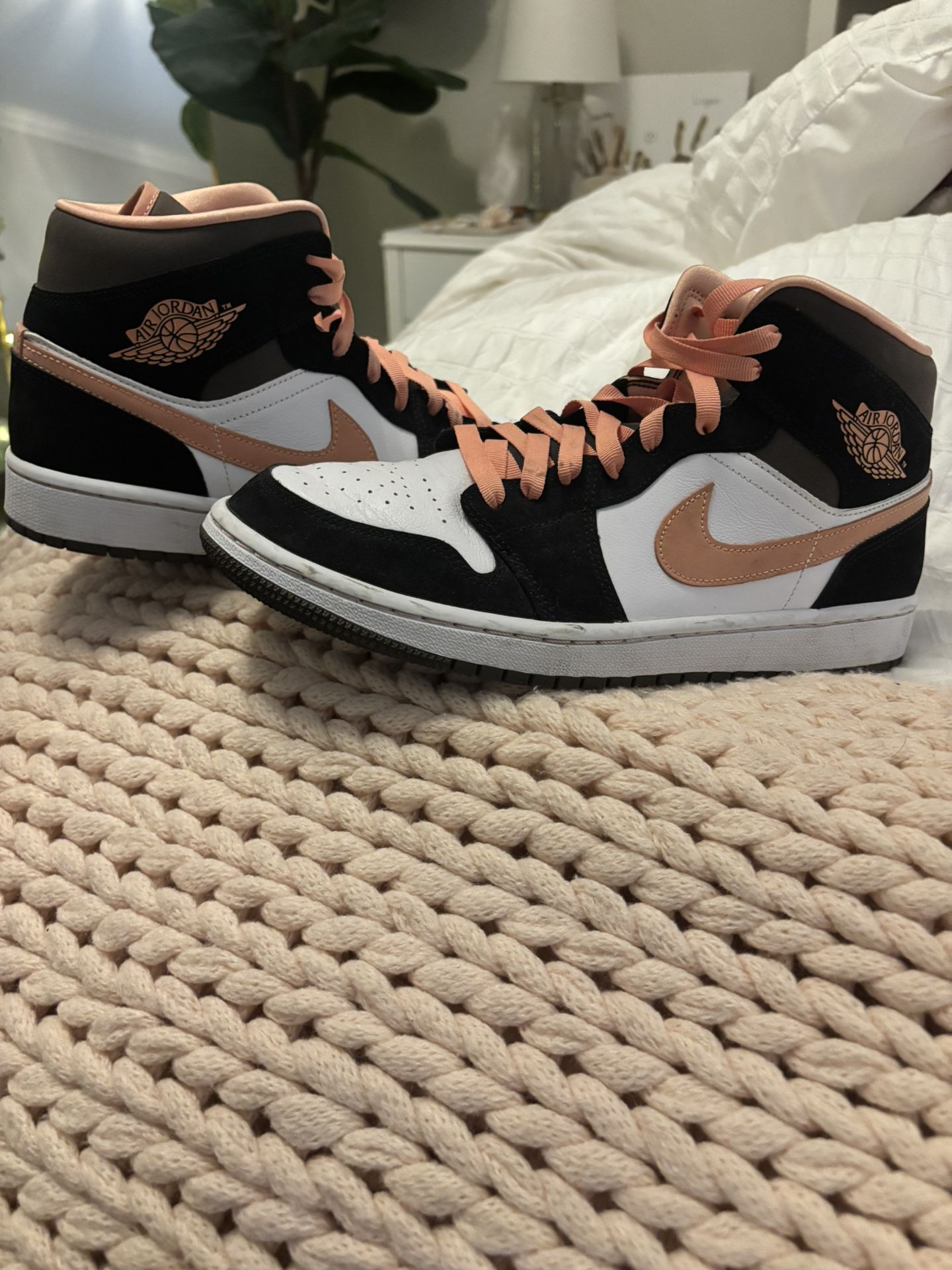 Jordan 1 mid peach mocha Nike Shoes Air Jordan 1 Retro Mid SE “Peach Mocha” 2023 main image 4
