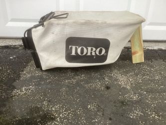 Toro grass catching bag 13“ x 11“ opening.  (Good condition.)