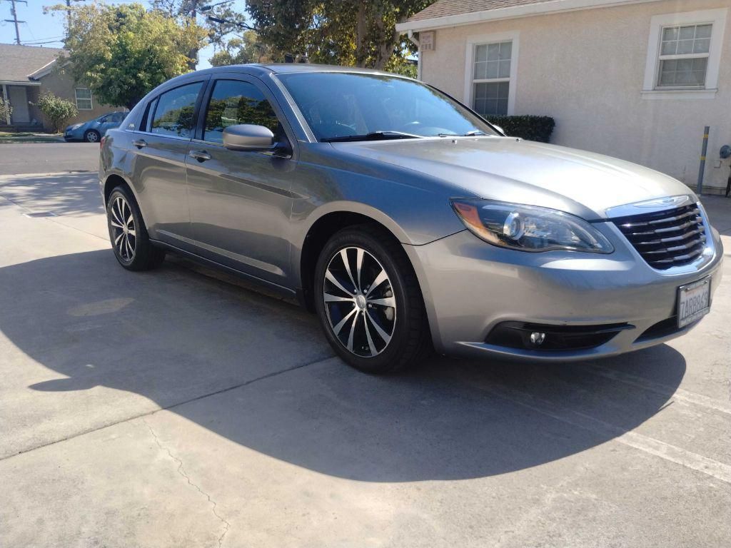 2013 Chrysler 200