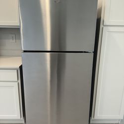 New ! Whirlpool Refrigerator 18 Cu . Ft. 30”