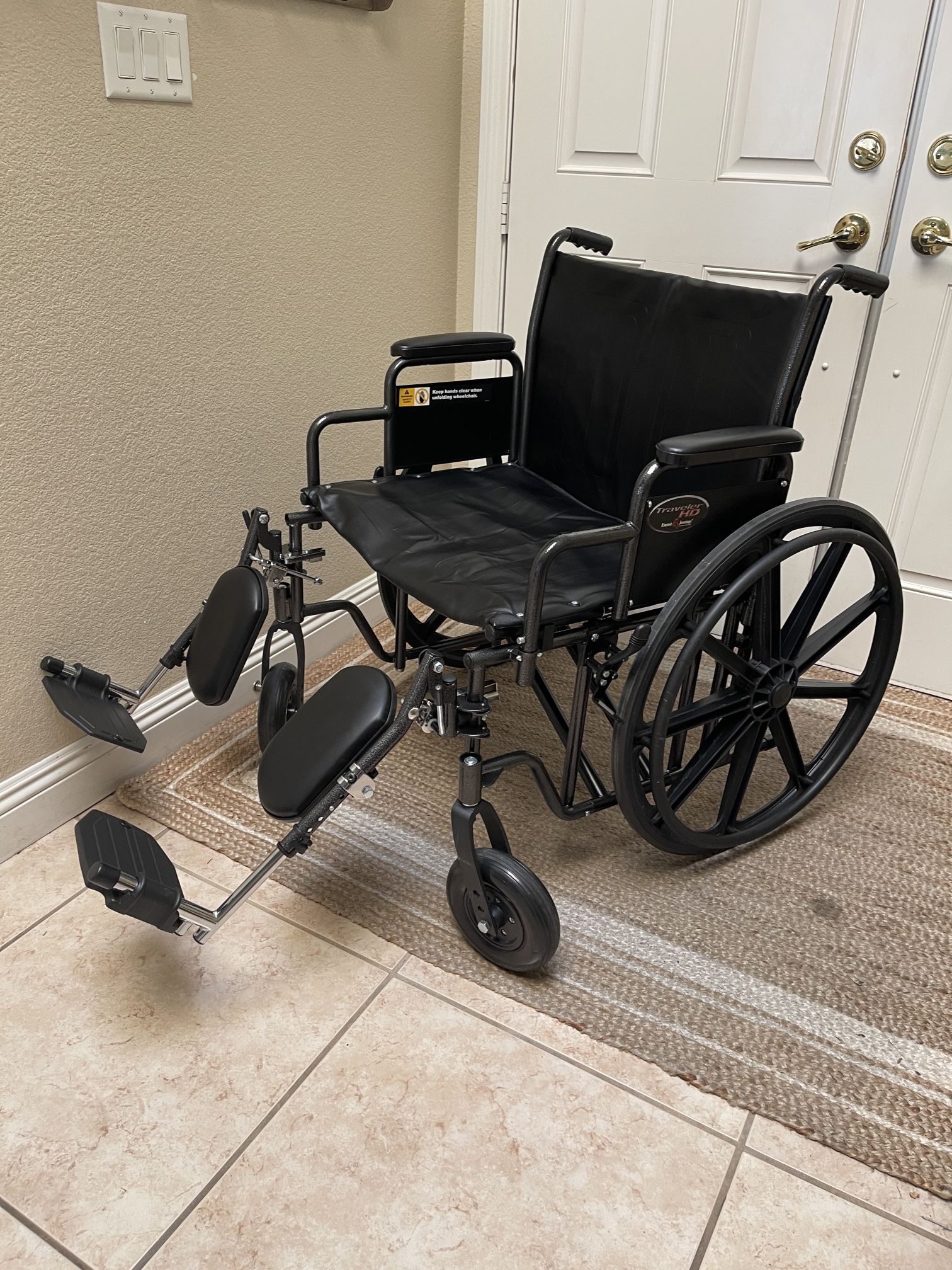Heavy Duty Wide Folding Wheelchair, Traveler HD by Everest and Jennings, 500 lbs for Sale in Las