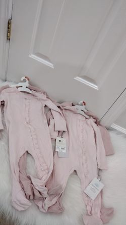 New 4 pk  baby rompers pajamas zip up 6-9 mo