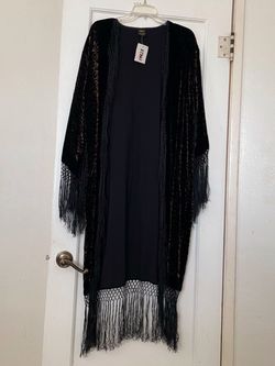 Ethos brand garment size medium made of 100% silk on the bottom and 100% rayon on the top