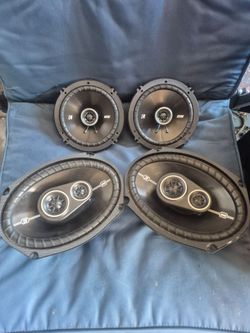 Kicker speakers