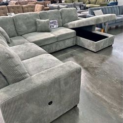 New Sectional W 2 Pullout Beds / Chaise Storage.  Grey.  92 X 119 X 60.  Free Delivery!